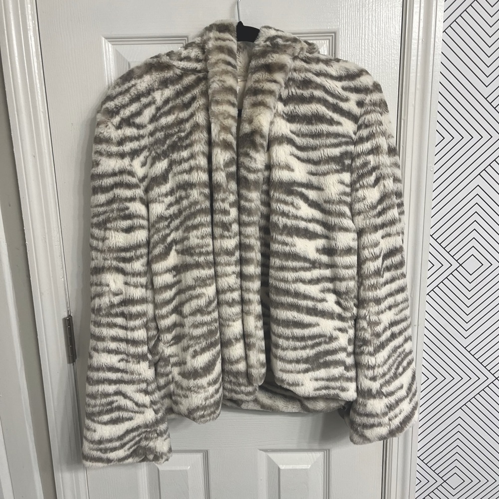Olivaceous faux fur jacket. M.